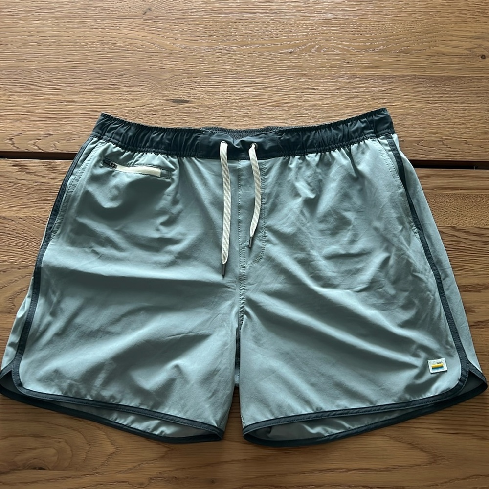 Vuori Bank Shorts 5” Size XXL